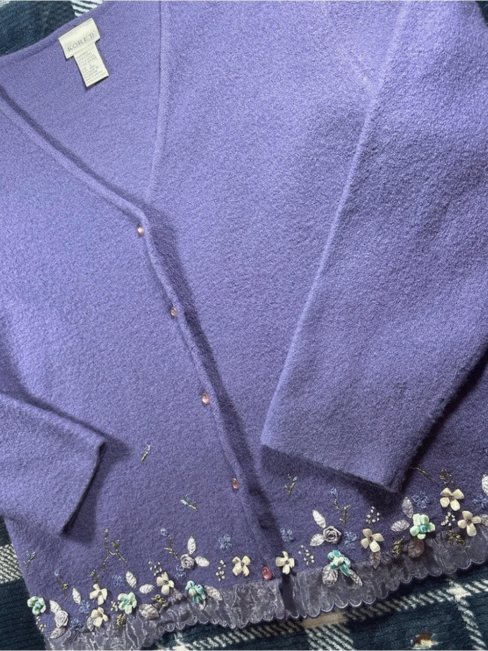 Vintage Lavender Floral Embellished V-Neck Cardigan Sweater size large 100% wool
